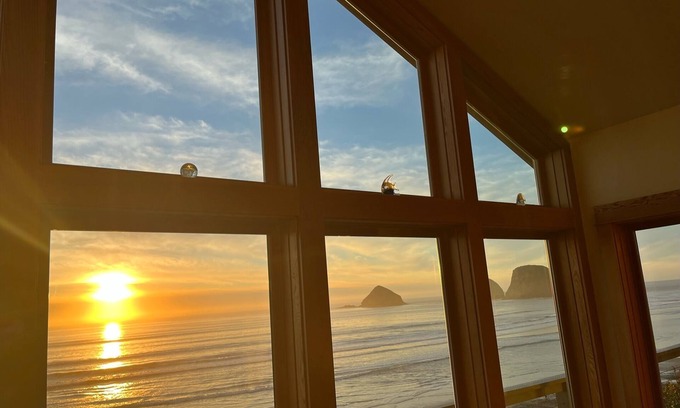 Tillamook Casa | Beach, Please! Modern Oceanfront Haven