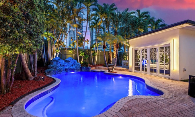 Lauderdale Beach Casa | Beach Pop - Steps to Beach, Heated Pool & Hot Tub