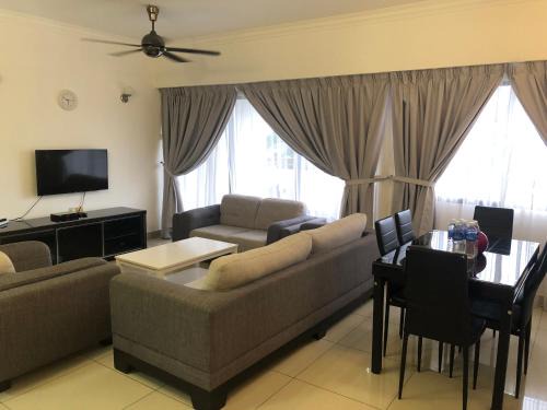 Batu Ferringhi Apartamento | Beach Resort 7 Home Stay SRI SAYANG APARTMENT BATU FERRINGHI 3BEDROOM