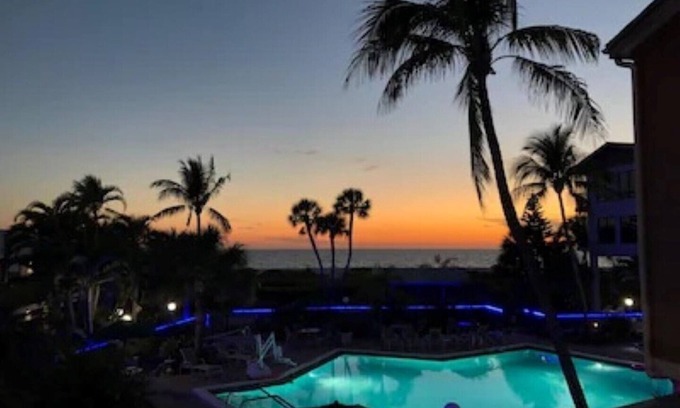 Laguna Shores Complejo | Beach Resort- First Floor walkout to Sand!