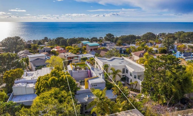 Del Mar Heights Casa | Beach Resort Home with Ocean Views Jacuzzi & Sauna!