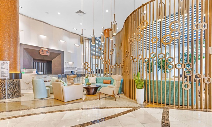 Sunny Isles Beach Complejo | Beach Resort Suite with Ocean view!
