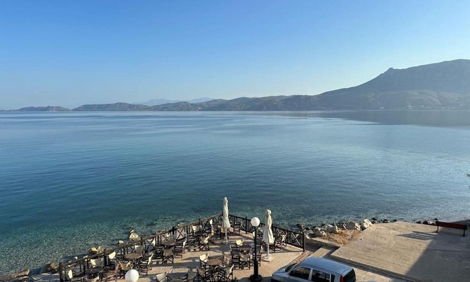 Korithion Apartamento | Beach Retreat in town