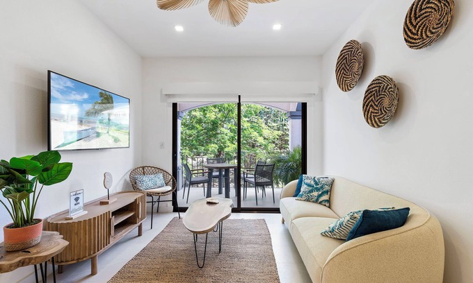 Villarreal Apartamento | Beach Retreat: New Resort Style Condo with Amazing Pool