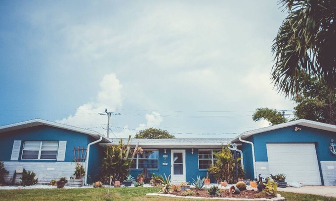 Ocean Spray Estates Casa | Beach-side home. lounge Pool, sleeps 8, walk to the beach!