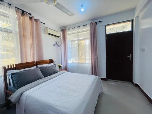 Mikocheni Apartamento | Beach Studio Apartment