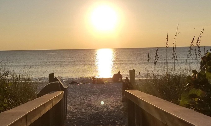 Estero Casa | BEACH & SUNSETS CONDO!