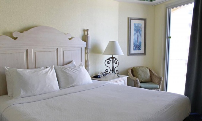 Bostroms Complejo | Beach Vacation! Beachfront, Surfing, Pool, Parking, Close to Boardwalk