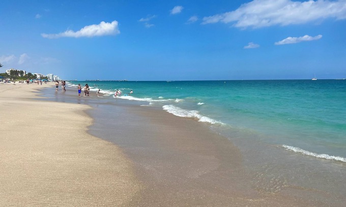 Galt Mile Apartamento | Beach vacation with pool