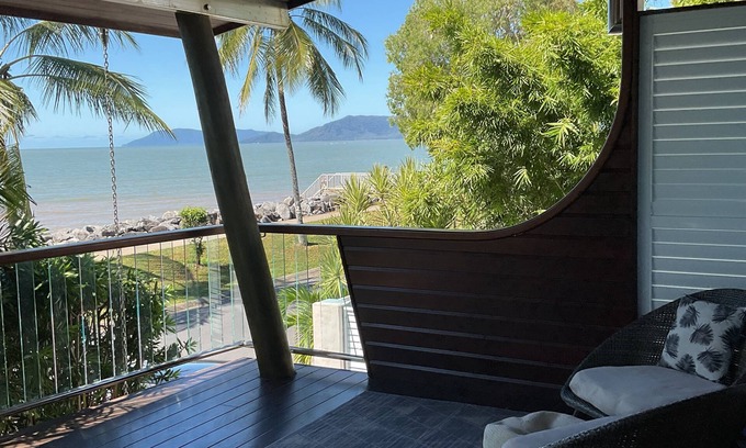 Machans Beach Casa | Beach vibes 2-bedroom house with gorgeous sea views in Machans Beach