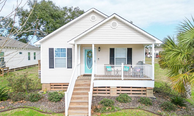 Gulfport Casa | Beach View Cottage Perfect for Family & Friends!