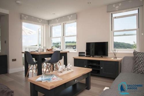 Salcombe Apartamento | Beach View - Stylish Stay, Estuary Views & Luxury Spa Access