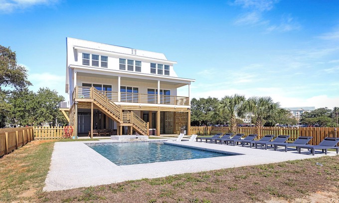 Gulfport Casa | Beach Views, Heated Pool/Spa, Fire Pit, & Golf Green and walkable to downtown!