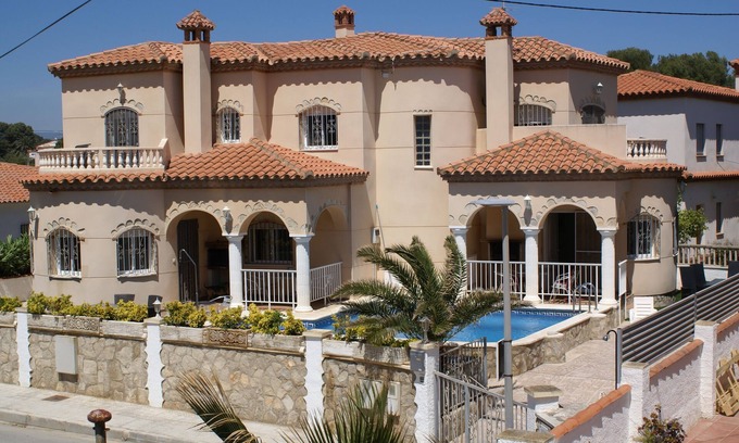 Miami Platja Villa | Villa en la playa con piscina de hasta 6 pers., La mejor ubicación junto al mar, sin tráfico y ambiente