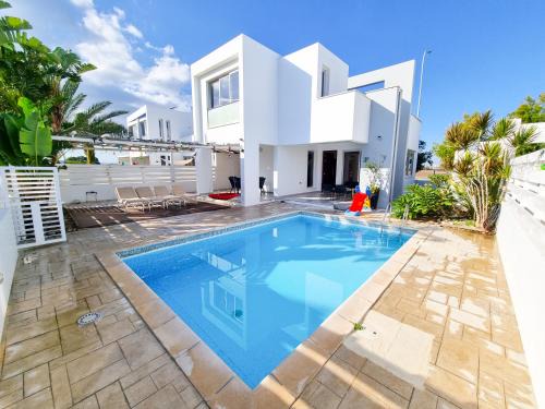 Pervolia Villa | Beach Villa With Private Pool And BBQ 17