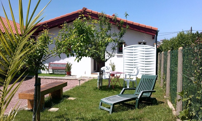 Bidart Casa | A pie de playa, encantadora villa con piscina, terraza, jardín tranquilo. piscina