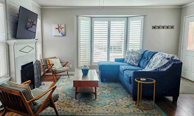 Belmont Shore Casa | 2BR/2BA-Beach-Walkable-Shops, Restaurants-Garage-Pets Welcome!