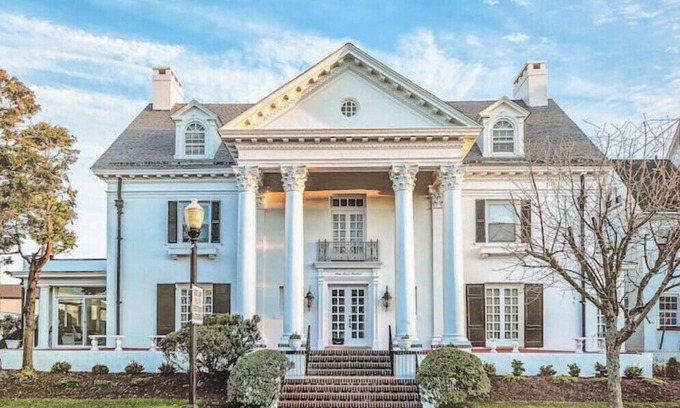 Atlantic City Casa | BEACHBLOCK Mansion 9BD, 5BTH+2HLF BTH IN AC NEAR VENTNOR with Hot Tub