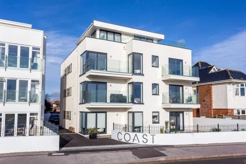 Boscombe Apartamento | Beachcliff - On the Seafront with Two Balconies