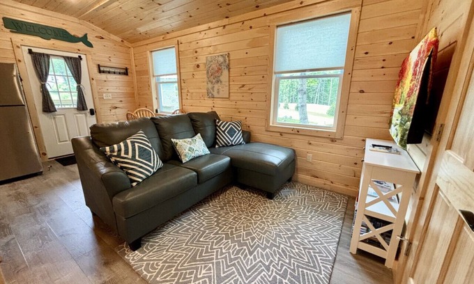 Bar Harbor Cabina | Beachcomber Cottage #4 at Explore Acadia Cottages