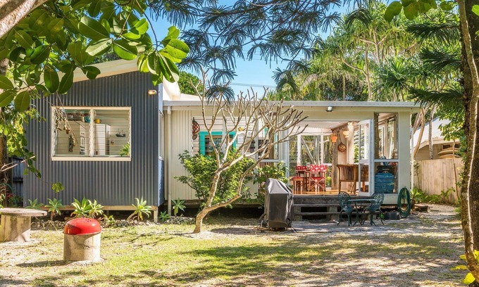 Suffolk Park Cabaña | Beachcombers Cottage - beachfront pet retreat
