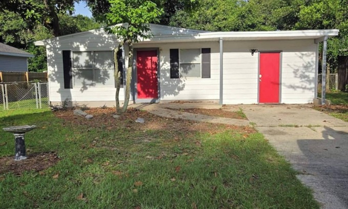Northwest Pensacola Casa | Beaches, Golf, shopping, kid and pet friendly!
