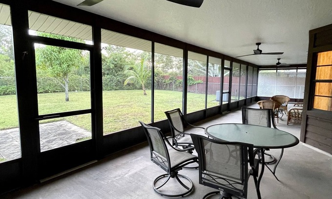 Malabar Casa | 🏝Beaches, Nature Sanctuaries, and Rockets with plenty of room for a family.