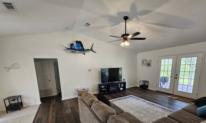 Florida Panhandle Casa | Beaches, River, Biking, Fishing, Gaming, Fire Pit plus the amenities of Home