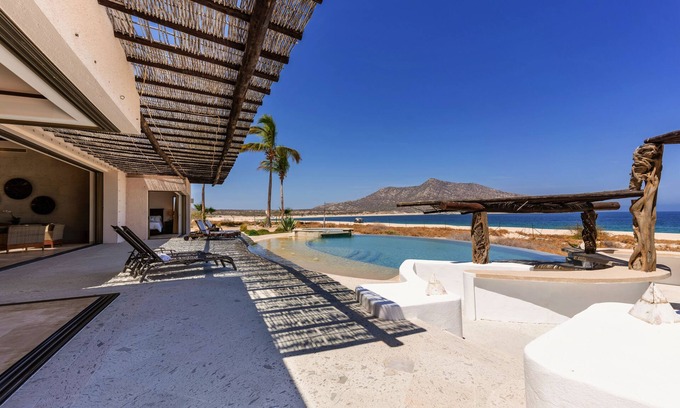 Los Frailes Casa | Beachfront, incredible views, 4bd, 4+ba, fish/swim/snorkel in the Sea of Cortez