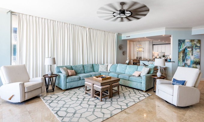 Ono Island Condominio | Beachfront 10th-floor condo with Gulf view, pool, gym, & balcony