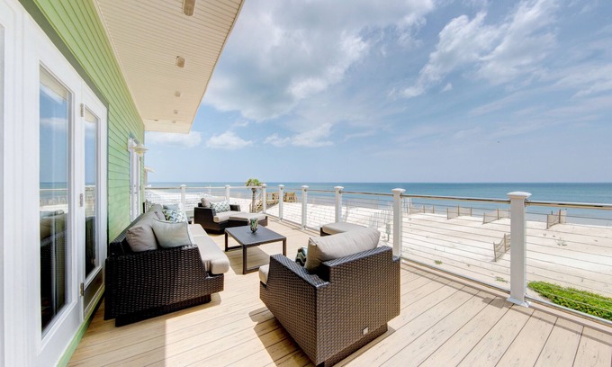 Palm Coast Casa | Frente al mar! Directo en la playa. Duplex de 2 pisos. Privacidad * Naturaleza * Cubierta enorme * Decoración fresca