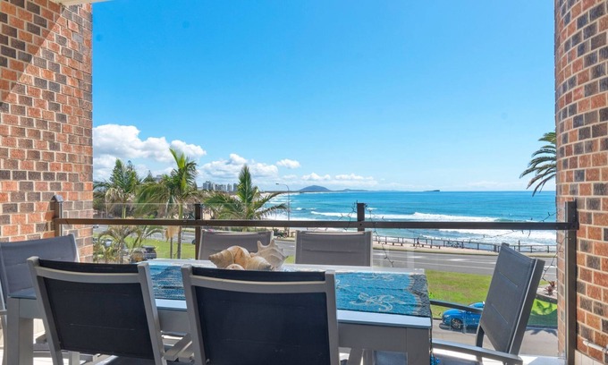 Alexandra Headland Apartamento | Beachfront 2 bedroom apartment, air conditioning + balcony