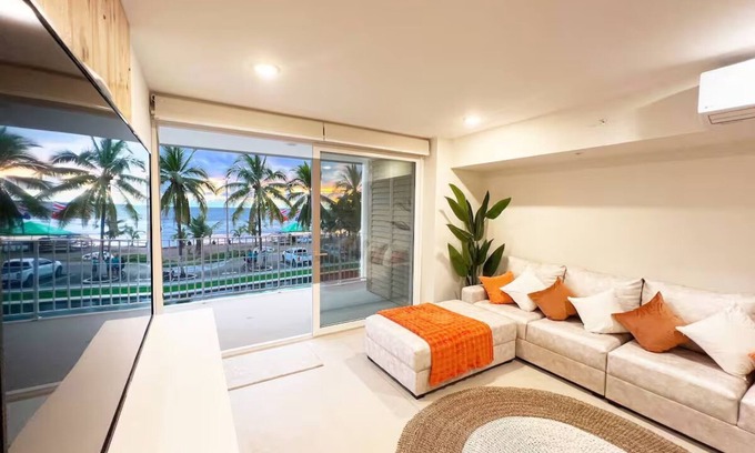 Cerro Plano Condominio | Beachfront 2BR Condo - Rooftop lounge, Pool, Gym & Coworking –1 Min to Main St