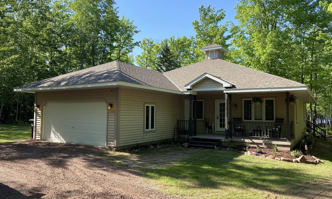 Ontonagon Casa | Beachfront 3-bedroom vacation home steps to Lake Superior