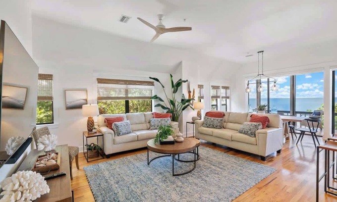 Jose's Hideaway Casa | Beachfront🌊3 KING suites & bunk room🛏️Pet Friendly🐾
