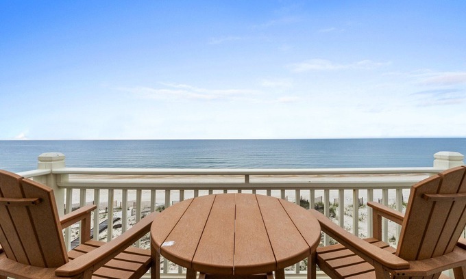 East End Casa | Beachfront 6-bedroom pet friendly home