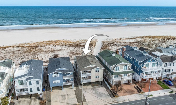 South End Casa | Beachfront 8BR Home in Ocean -Family and Pet-Friendly w/ Deck