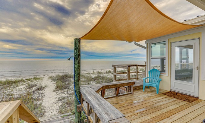 Alligator Point Casa | Beachfront Alligator Point Retreat: Steps to Sand!