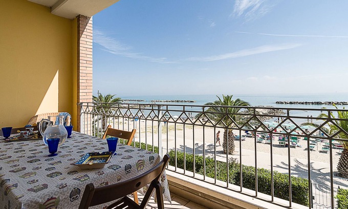 Cupra Marittima Apartamento | Apartamento frente al mar, terraza, wifi, garaje.