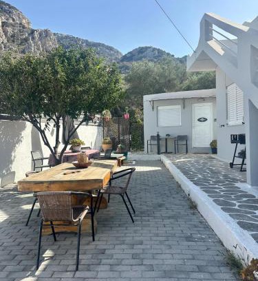 Istron Apartamento | Beachfront Apartment at Voulisma Beach, Crete