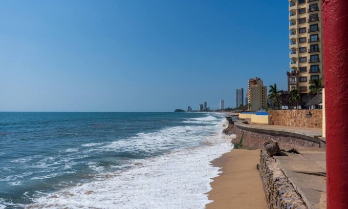 Marina Mazatlán Apartamento | Beachfront apartment with pool in Cerritos
