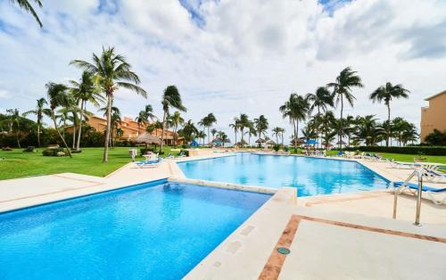 Puerto Aventuras Apartamento | BeachFront Appt with Amazing Pool in Pto Aventuras
