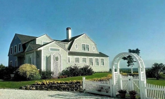 West Hyannisport Casa | Beachfront as well as private beach for your use only. RPMS016