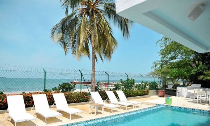 Urb Plenomar Casa | Beachfront beautiful house with private pool / sleeps 12