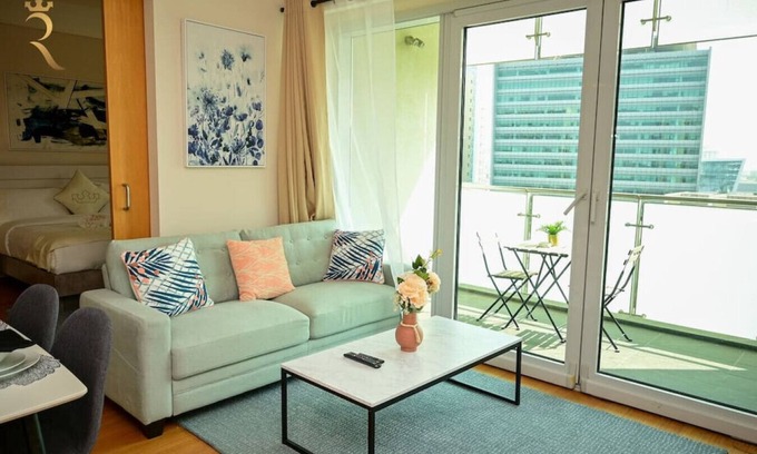Al Raha Beach Apartamento | Beachfront Beauty: 1BR Retreat for Your Getaway