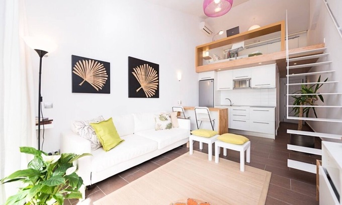 Playa del Aguila Apartamento | Primera línea de playa, Blanco y Madera. Wifi Gratuito, Piscina Comunitaria
