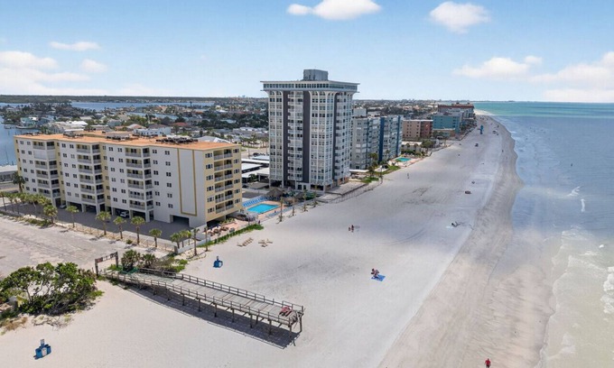 Redington Shores Condominio | Beachfront Bliss at Anglers Cove