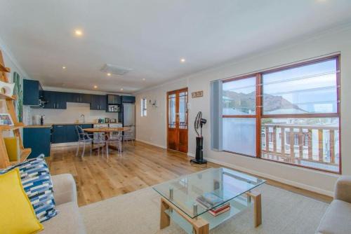 Gordons Bay Central Apartamento | Beachfront Bliss at Malgas Views
