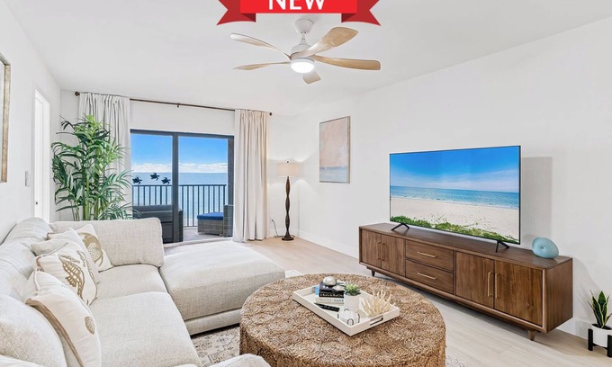 Belleair Beach Condominio | Beachfront Bliss~Room to Unwind~30-Day Min