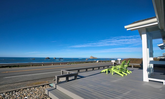 Crescent City North Casa | Bungalow Azul @ Pebble Beach. Bungalow recientemente renovado frente al mar!